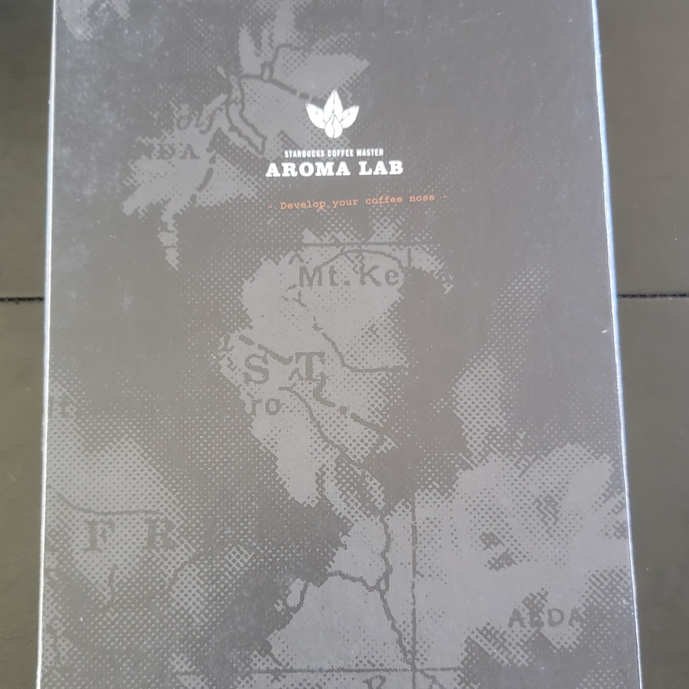 Starbucks Aroma Lab Kit in Black and White